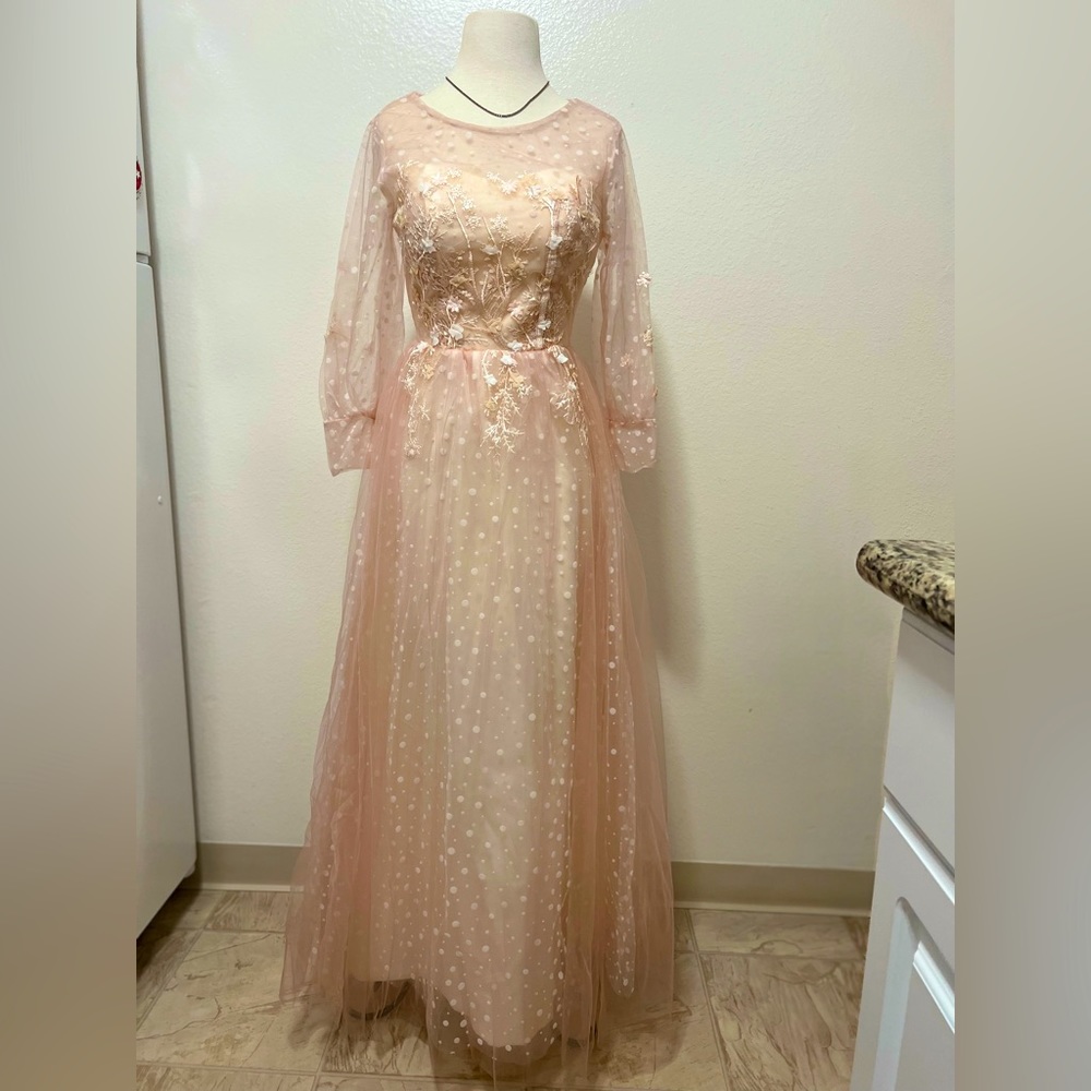 Very beautiful engement or any other occasion dress. Brand new